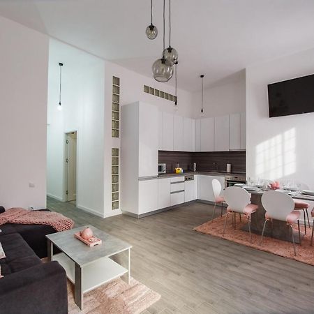 Stunning, Newly Renovated Central Apartment Oradea Zewnętrze zdjęcie