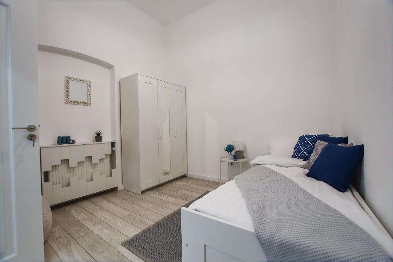Stunning, Newly Renovated Central Apartment Oradea Zewnętrze zdjęcie