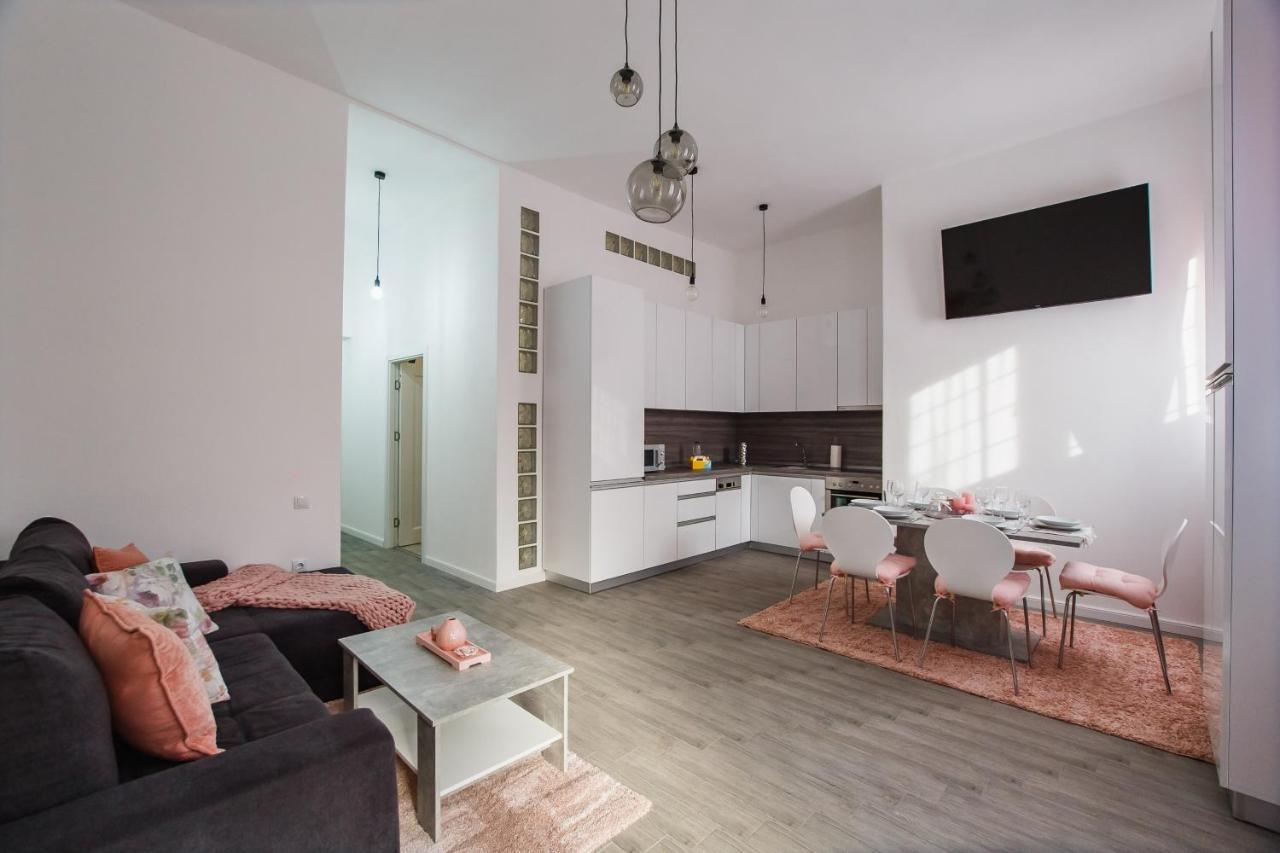 Stunning, Newly Renovated Central Apartment Oradea Zewnętrze zdjęcie