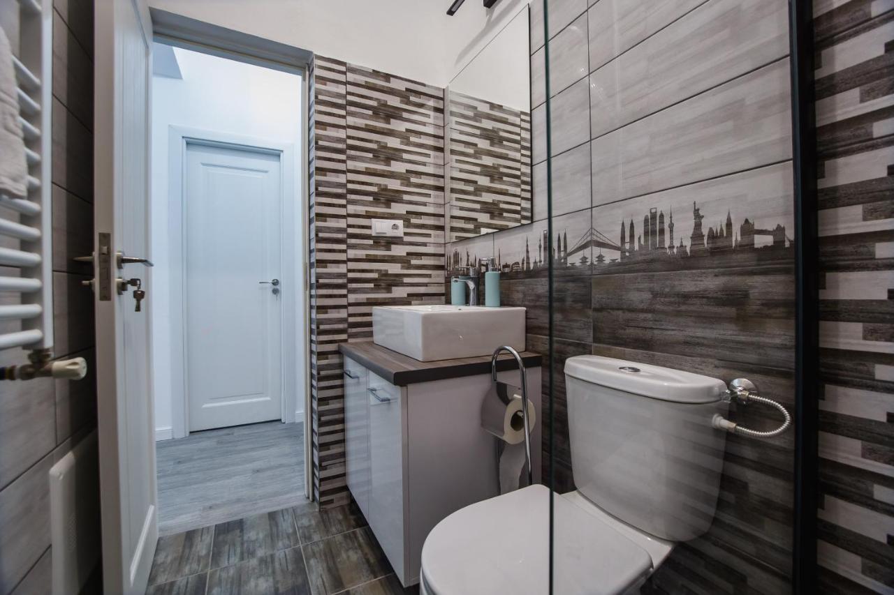 Stunning, Newly Renovated Central Apartment Oradea Zewnętrze zdjęcie